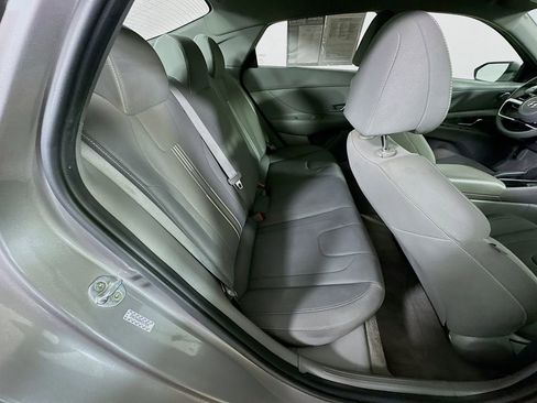 Used 2022 Hyundai Elantra SEL w/ Preferred Accessory Package image 11