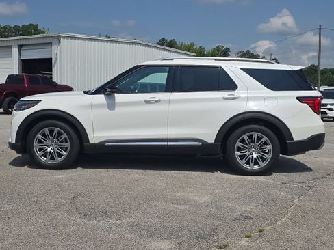 Used 2025 Ford Explorer Platinum RWD image 2