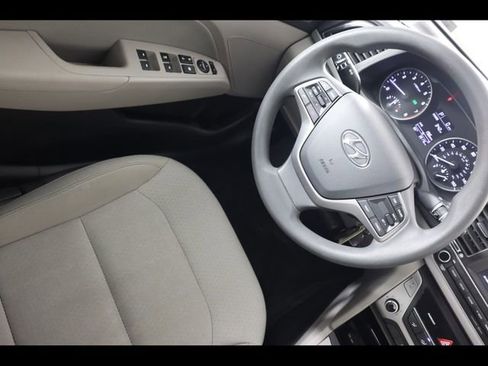 Used 2017 Hyundai Elantra SE image 20