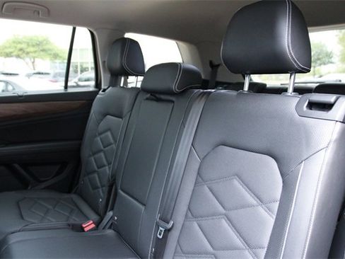 Certified 2025 Volkswagen Atlas SE image 36