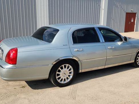 Used 2007 Lincoln Town Car Signature RWD image 10
