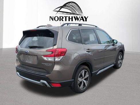 Used 2021 Subaru Forester Touring AWD/4WD image 3