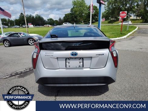 Used 2016 Toyota Prius Three FWD image 4