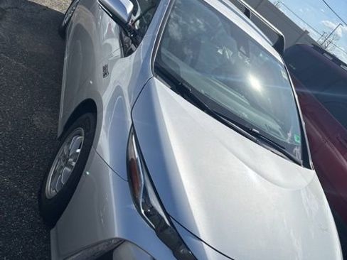 Used 2018 Toyota Prius Prime Advanced image 3