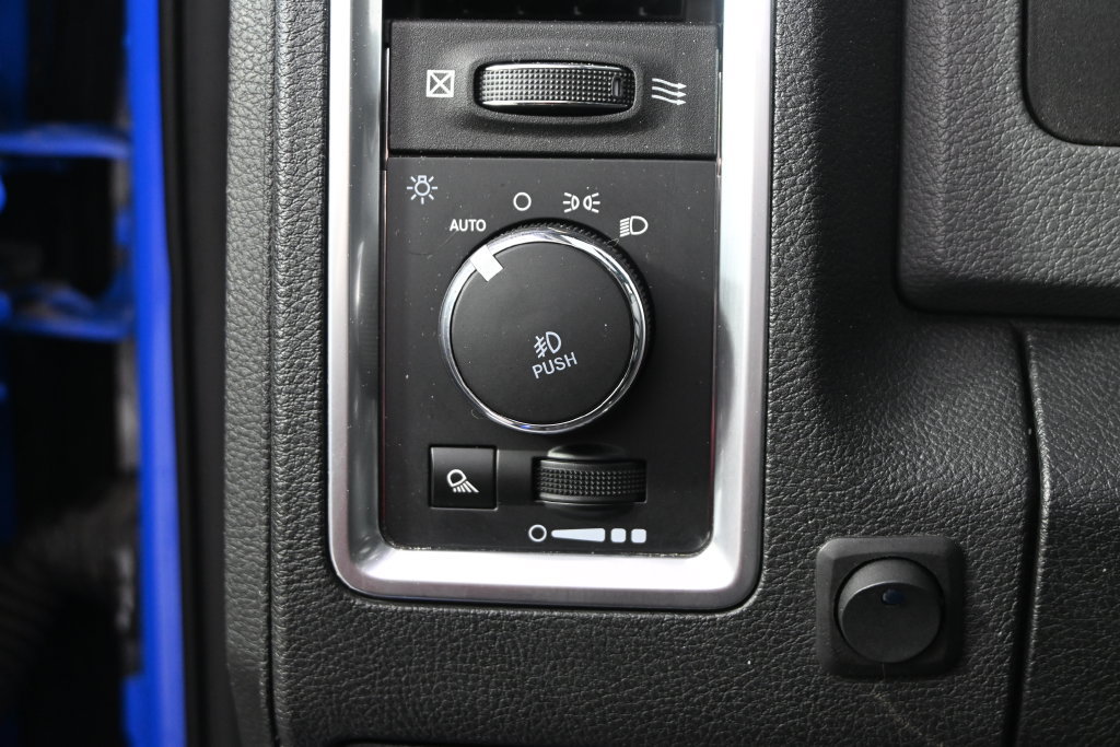 Used 2018 RAM 1500 SLT AWD/4WD image 24