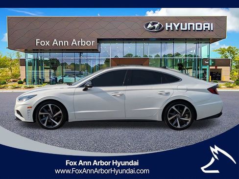 Used 2021 Hyundai Sonata SEL Plus w/ Tech Package FWD image 2