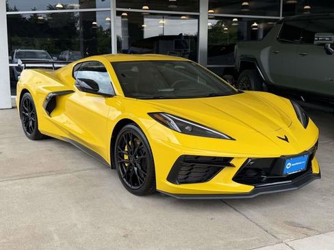 Used 2025 Chevrolet Corvette Stingray Preferred Cpe w/ Z51 Performance Package RWD image 1
