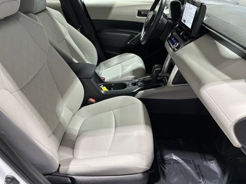 Certified 2023 Toyota Corolla Cross LE image 18