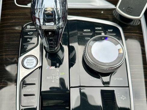 Used 2021 BMW X7 M50i w/ Dynamic Handling Package image 17