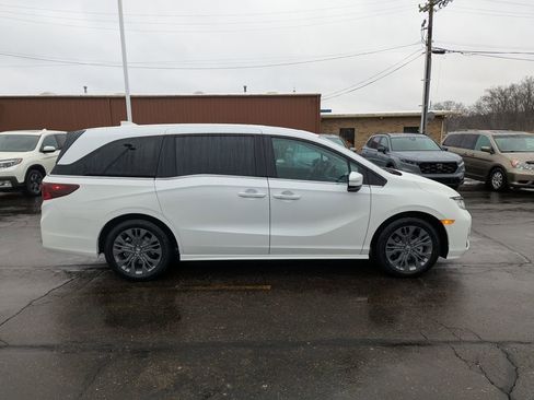 New 2026 Honda Odyssey Touring image 2