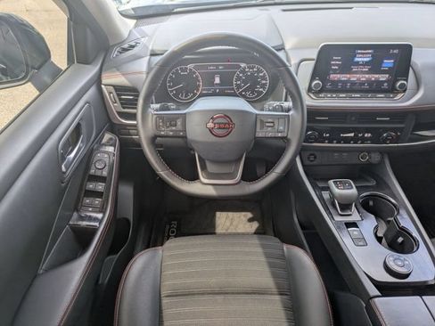 Used 2025 Nissan Rogue SV AWD/4WD image 30
