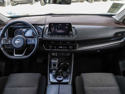 Used 2023 Nissan Rogue SV image 12