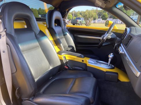 Used 2004 Chevrolet SSR w/ Preferred Equipment Group RWD image 17