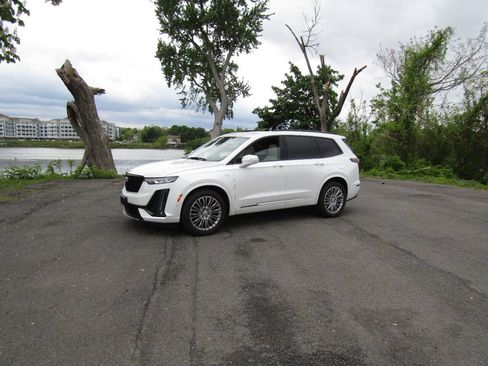 Used 2020 Cadillac XT6 Sport AWD/4WD image 2