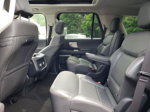 Used 2025 Ford Expedition Active AWD/4WD image 11