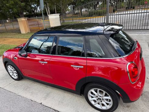 Used 2019 MINI Cooper 4-Door Hardtop w/ Signature Upholstery Package image 15