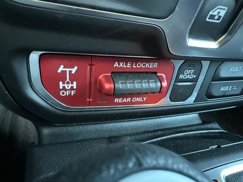 Used 2025 Jeep Wrangler Sport AWD/4WD image 23