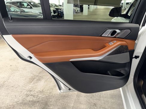 Certified 2025 BMW X7 xDrive40i w/ Premium Package image 17