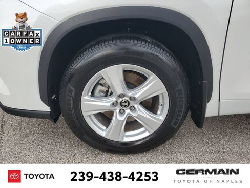 Certified 2024 Toyota Highlander LE FWD image 13