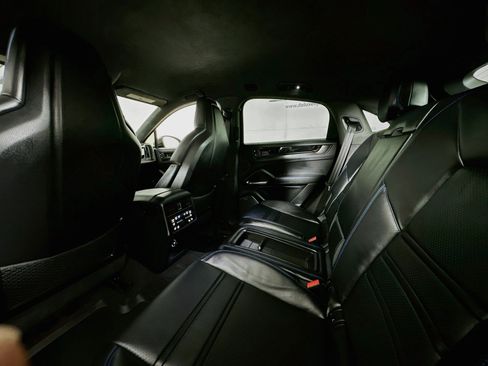 Used 2024 Porsche Cayenne Turbo GT AWD/4WD image 22
