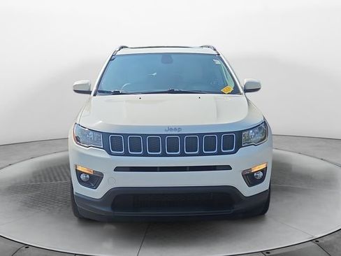 Used 2018 Jeep Compass Latitude w/ Popular Equipment Group FWD image 8