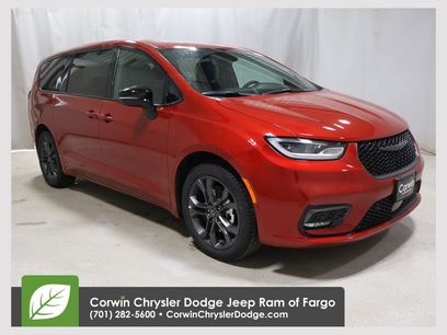 New 2026 Chrysler Pacifica Select