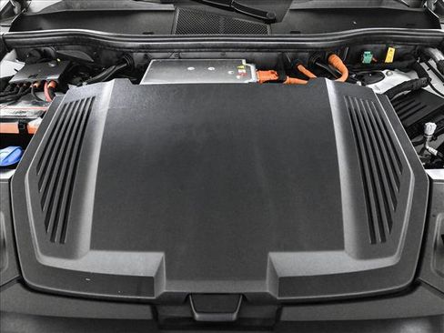 Certified 2024 Audi Q8 e-tron Premium Plus image 24