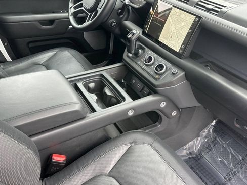 Certified 2024 Land Rover Defender 130 X-Dynamic SE AWD/4WD image 36