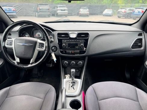 Used 2013 Chrysler 200 Touring FWD image 15