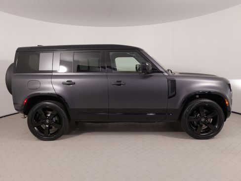 Used 2025 Land Rover Defender 110 V8 AWD/4WD image 11