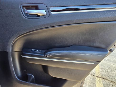 Used 2020 Chrysler 300 S image 36