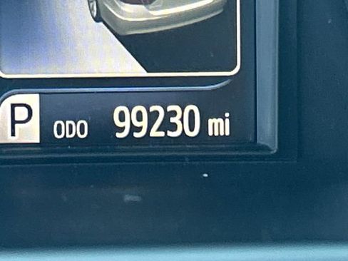 Used 2015 Toyota Camry SE image 16