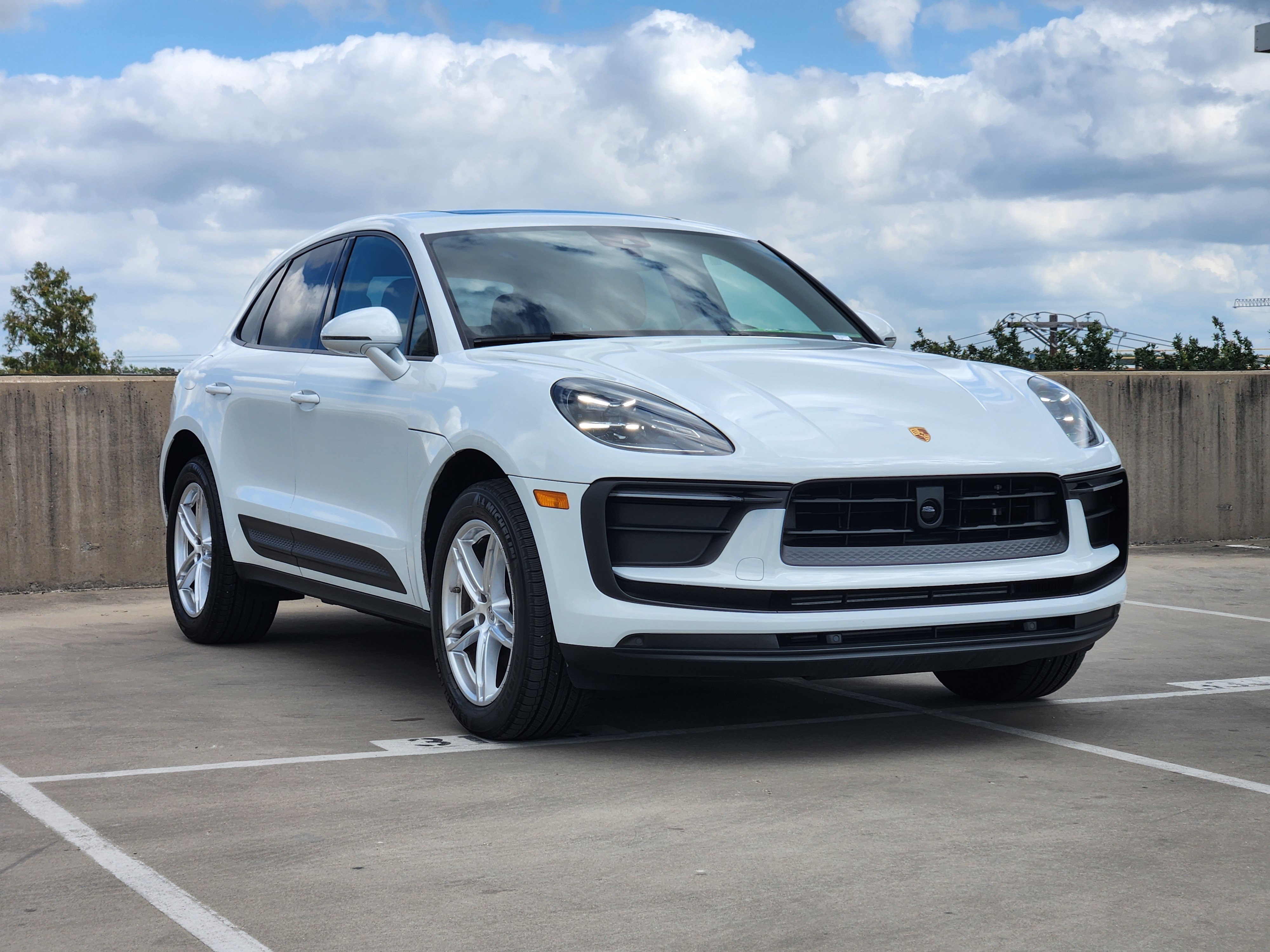 Certified 2026 Porsche Macan AWD/4WD image 10
