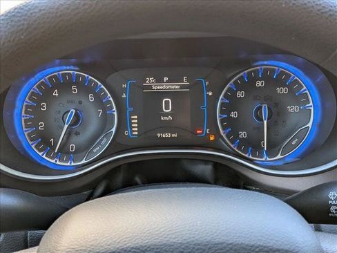 Used 2018 Chrysler Pacifica LX w/ Tire & Wheel Group FWD image 11