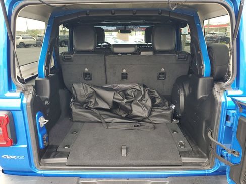 Used 2023 Jeep Wrangler Unlimited Sahara w/ Cold Weather Group image 31