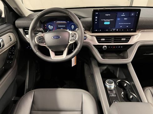 New 2026 Ford Explorer Active w/ Active Comfort Package image 9