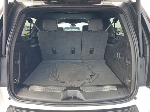Used 2023 Chevrolet Suburban Premier image 21