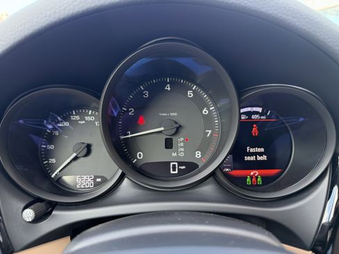 Certified 2025 Porsche Macan AWD/4WD image 34