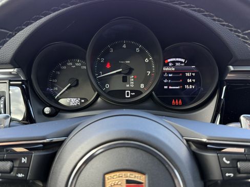 Used 2024 Porsche Macan image 16
