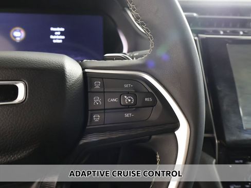 Used 2025 Jeep Grand Cherokee Altitude AWD/4WD image 3