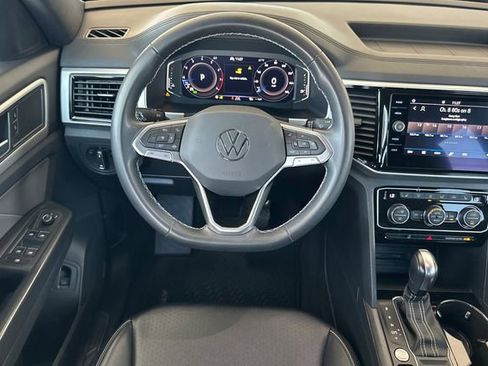 Used 2022 Volkswagen Atlas Cross Sport SE w/ Panoramic Sunroof Package FWD image 17