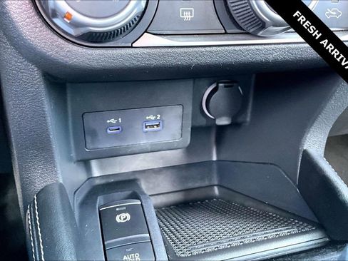 Used 2023 Nissan Kicks SV image 15