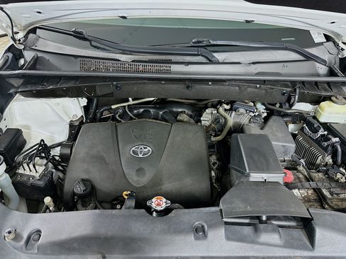 Used 2018 Toyota Highlander XLE FWD image 35