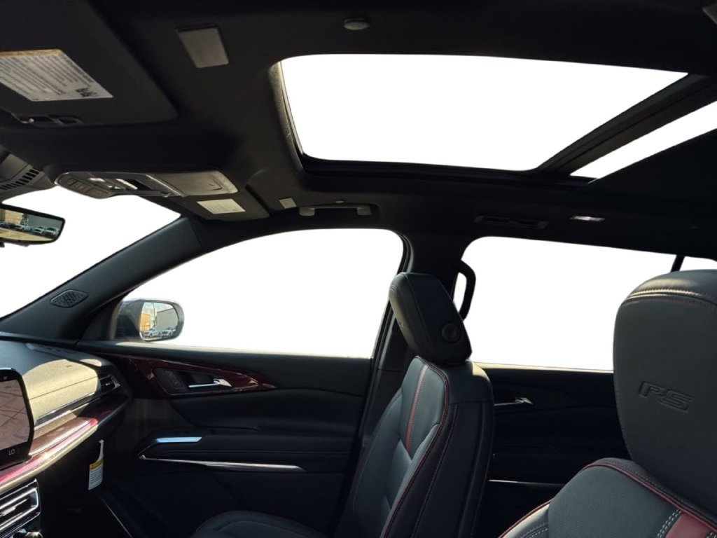 New 2027 Chevrolet Traverse RS w/ LPO, Floor Liner Package FWD image 30