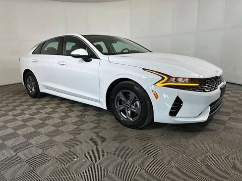 Used 2023 Kia K5 LXS image 2