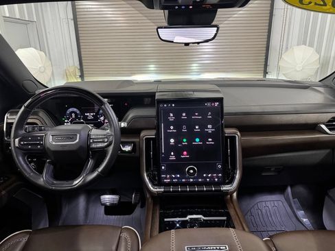 Used 2025 GMC Yukon XL Denali Ultimate AWD/4WD image 32
