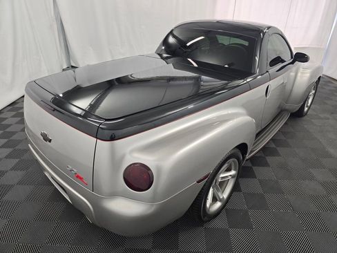 Used 2005 Chevrolet SSR w/ Preferred Equipment Group RWD image 12