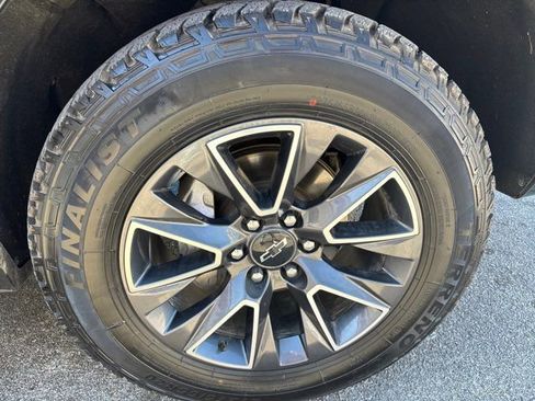 Used 2021 Chevrolet Tahoe Z71 w/ Z71 Signature Package image 9