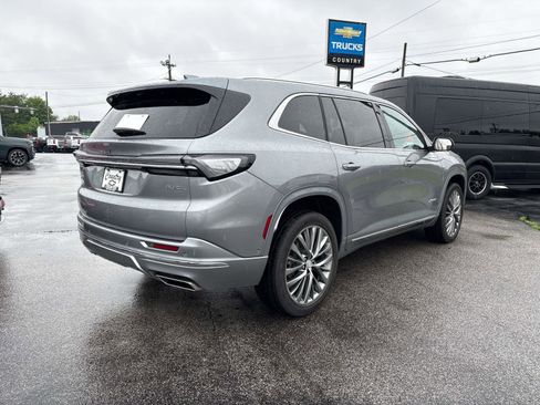 Used 2025 Buick Enclave Avenir w/ Super Cruise Package AWD/4WD image 4
