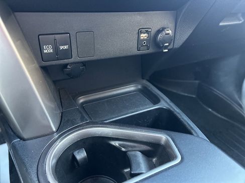 Used 2018 Toyota RAV4 LE image 17